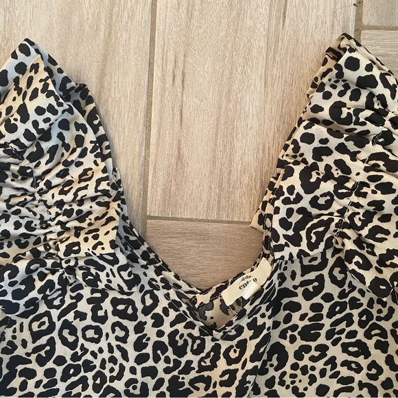 Entro cheetah print blouse, size Medium - Picture 3 of 4